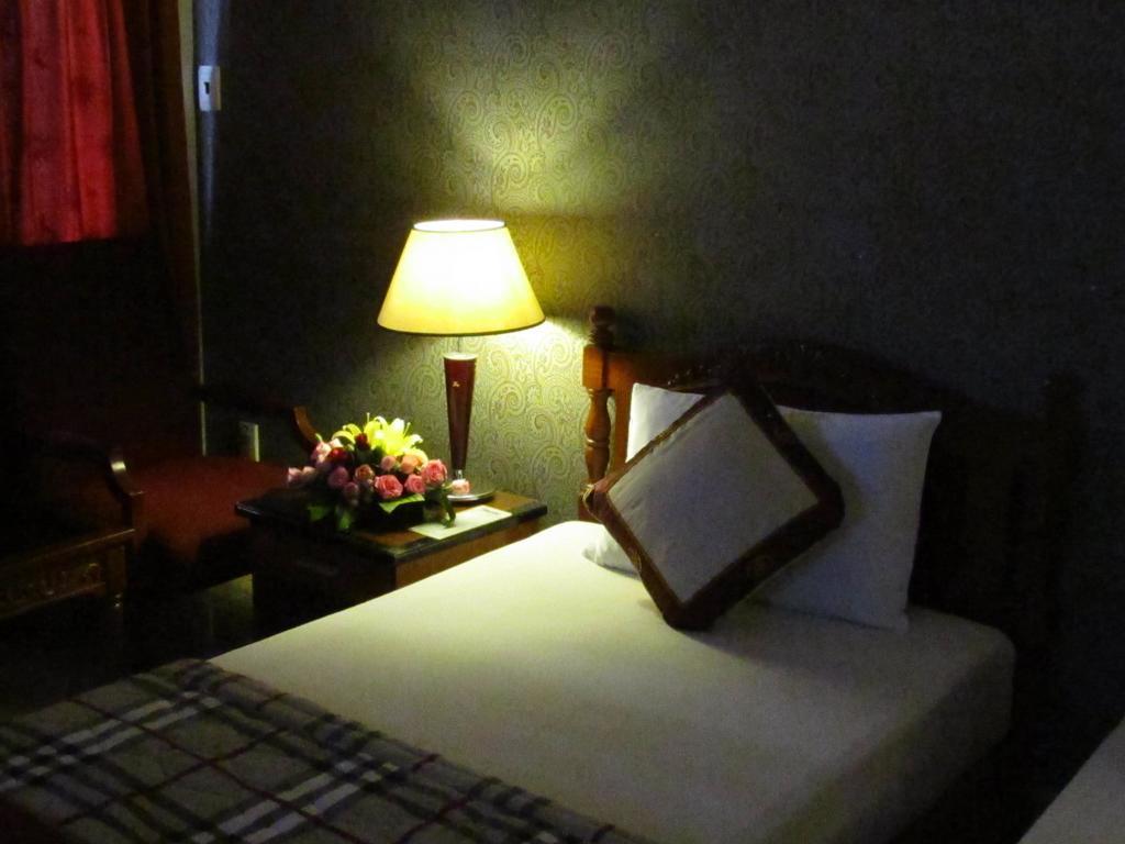 Hotel Khach San Trung Mai Ho Či Minovo Město Exteriér fotografie